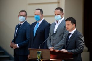 Зеленский принял присягу у 200 новых судей