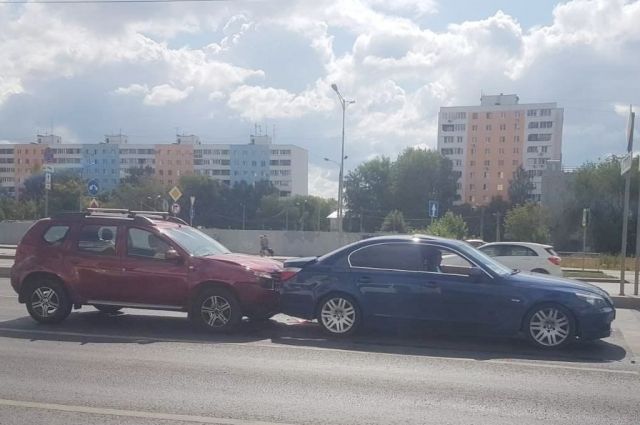 В Самаре в столкновении с Renault пострадала пассажирка BMW