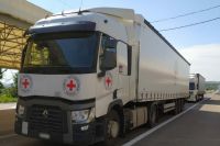 Красный Крест направил гуманитарную помощь в Донецк и Луганск