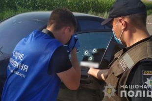 На трассе «Киев - Харьков» расстреляли автомобиль: в салоне обнаружен труп