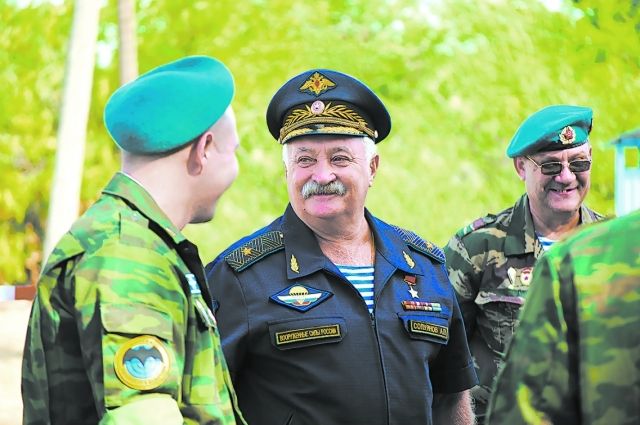 День воздушно-десантных войск А.П. Солуянов встретит среди своих друзей.