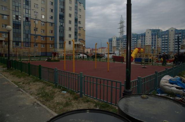 В Салехарде продолжается строительство и ремонт детских площадок Депутаты о