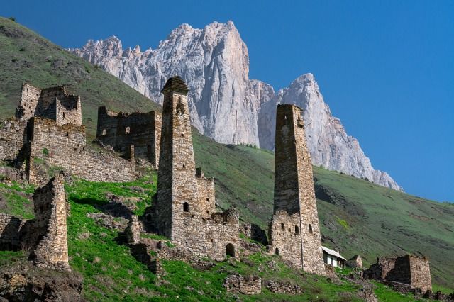 В Ингушетии вандала заставят отрабатывать повреждение средневековых башен