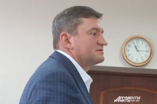 Бывший градоначальник отрицает вину.