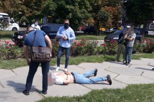 В Полтаве следователя ГБР и сотрудника полиции задержали на взятке