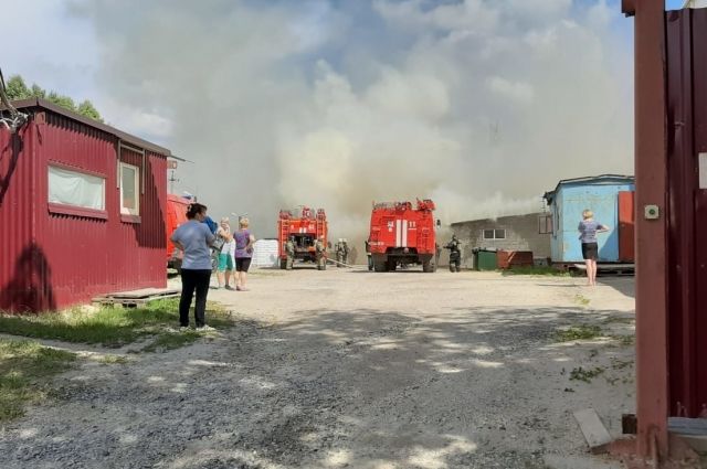 Крупный пожар на складе в Дзержинске локализован