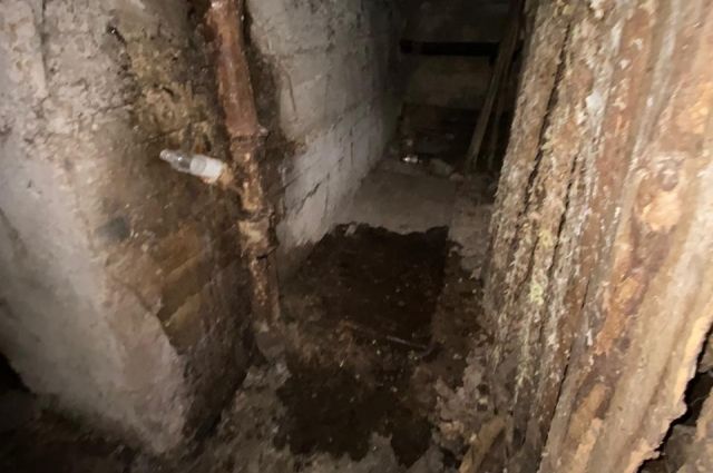 В Пермском крае подвал жилого дома затопило фекалиями