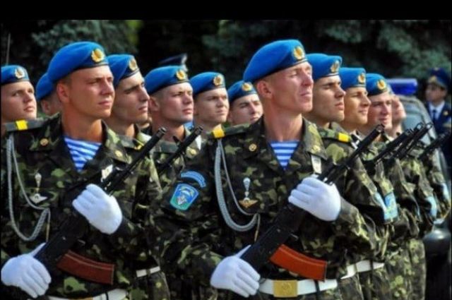 Депутат ростовской думы поздравил с праздником украинских десантников