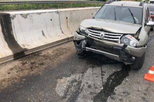 Пострадали водитель и пассажирка.