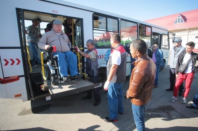 Автобусные остановки в Красноярске делают удобными для колясочников