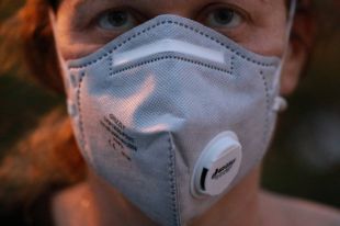 Для оренбургских медиков закупят 32 000 респираторов.