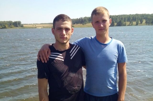 Алексей (справа) с другом.