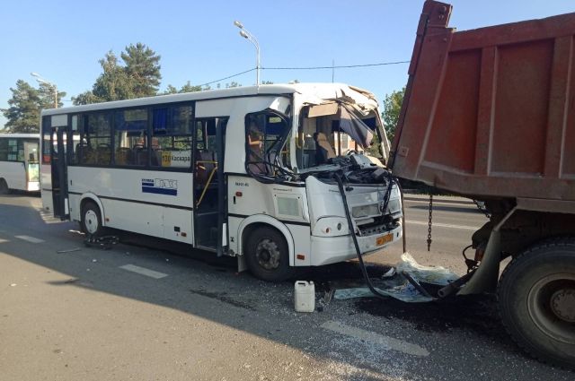 В ДТП с участием автобуса в Тюмени пострадали четыре человека