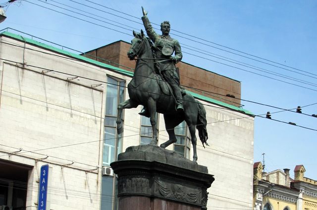 Памятник Николаю Щорсу в Киеве.