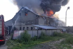 Во Львове горело производственное здание, была угроза взрыва газопровода