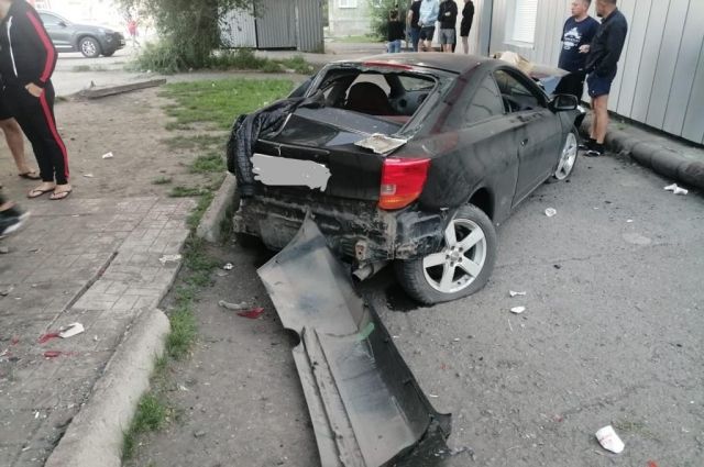 Пьяный водитель сбил двоих пешеходов в Новосибирской области, один погиб