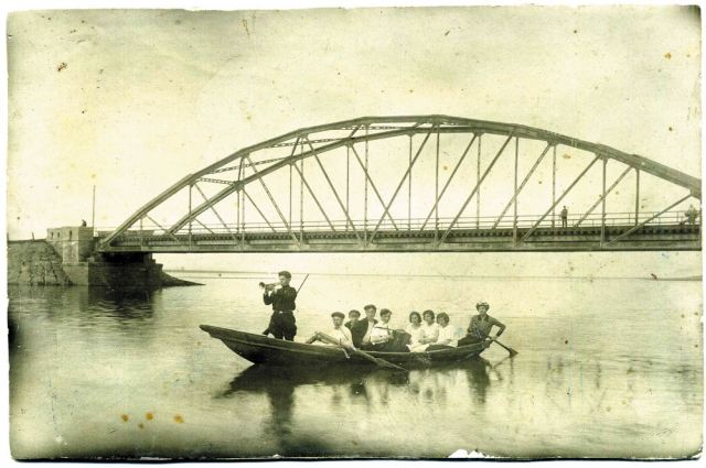 Екатерининский мост, построенный в начале ХХ века, считается символом города.