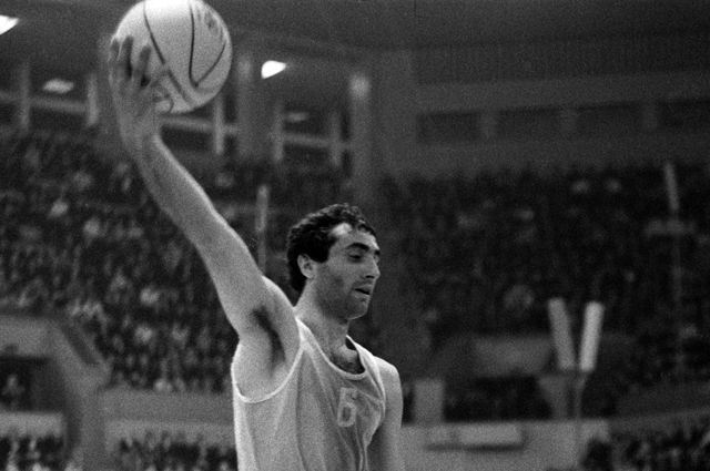 Зураб Саканделидзе на чемпионате СССР по баскетболу 1973 года.