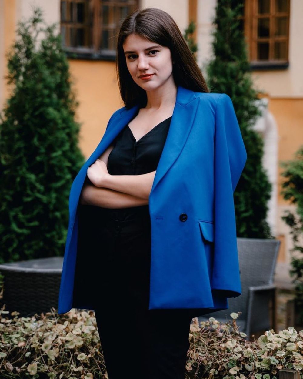 Карасева Алина Вадимовна, 23 года, 175 см. Образование: Санкт-Петербургский политехнический университет Петра Великого. Должность: ведущий документовед в Санкт-Петербургской государственной консерватории имени Н. А. Римского-Корсакова. Хобби: моделинг, пение, прогулки на велосипеде по городу, статьи про информационные технологии.