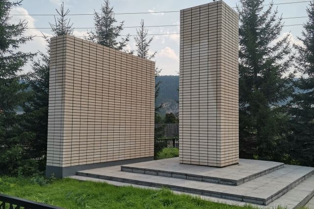 В Шелеховском районе отреставрируют памятники в честь 75-летия победы в ВОВ