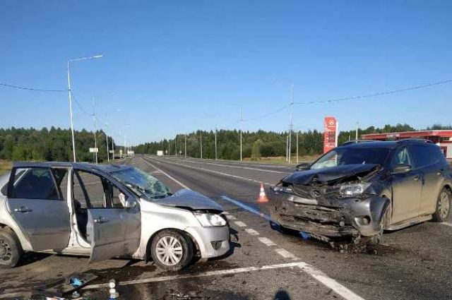 В Пермском крае в столкновении Toyota и Datsun пострадали пять человек