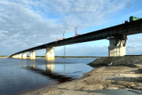 Строители моста через реку Пур соединили берега реки
