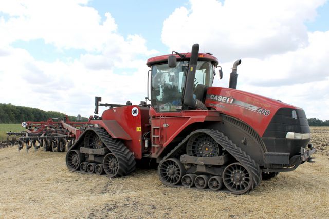 Трактор Case IH Quadtrac оснащён уникальным оборудованием и практически не травмирует почву.