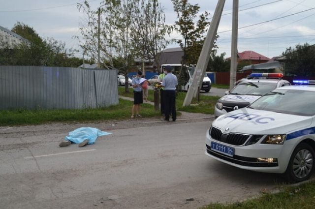 Под колесами грузовика в Бердске погибла 17-летняя выпускница школы