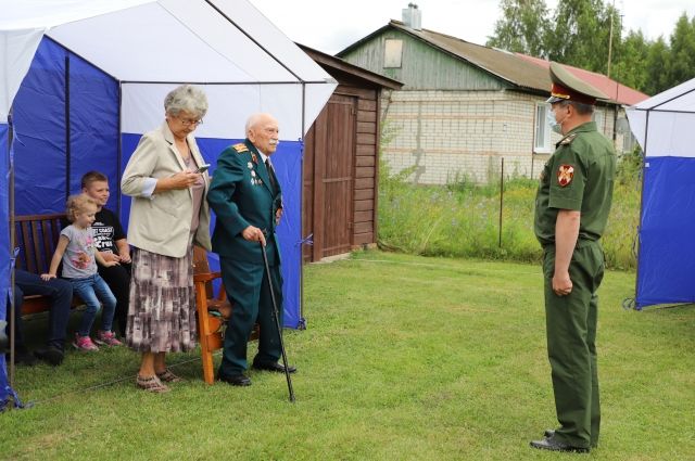 В Рязанской области ветерана ВОВ поздравили парадом со 100-летием