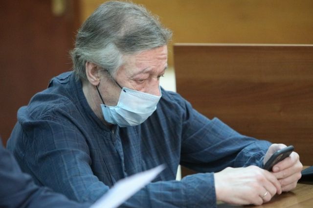 СМИ опубликовали видео с Ефремовым в Боткинской больнице