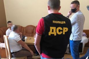 В Днепре ректор университета требовал 150 тыс. гривен взятки