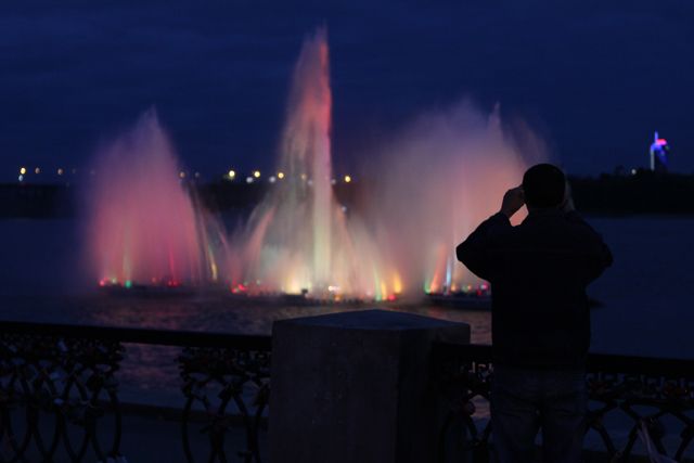 На «поющем фонтане» в Новосибирске запустят серию лазерных шоу