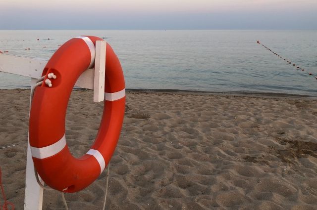 В Сочи спасатели вытащили из моря тонущего туриста