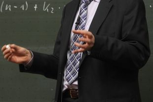 Зарплата учителей Оренбуржья меньше средней по России.