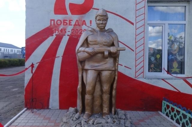 В одной из омских исправительных колоний открыт монумент Воину-освободителю