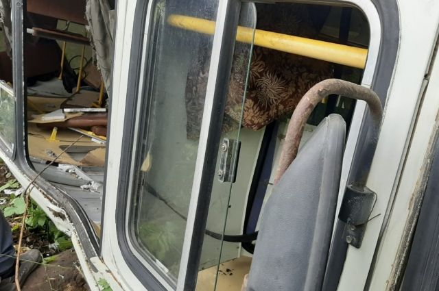 СК: изъяты документы перевозчика опрокинувшегося под Оренбургом автобуса