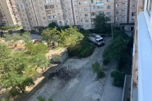 В Киеве мусоровоз «уничтожил» асфальт