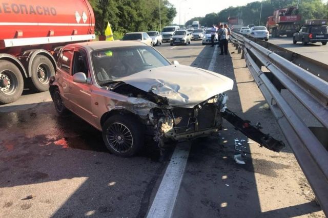 Авария легкового автомобиля и грузовика произошла на трассе М-4 «Дон»