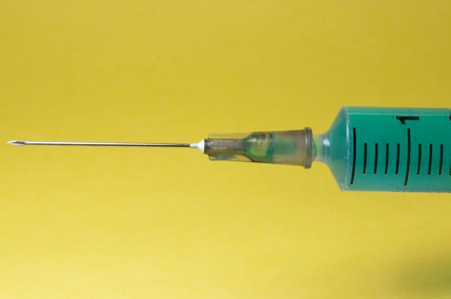 5 тыс. медиков хотят вакцинировать от коронавируса в октябре в Новосибирске