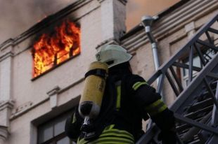Масштабный пожар в Печерском районе в четырехэтажном доме.