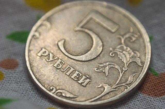 В Шарлыкском районе ребенок проглотил пятирублевую монету.