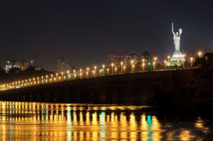 В Киеве на мосту Патона частично ограничат движения