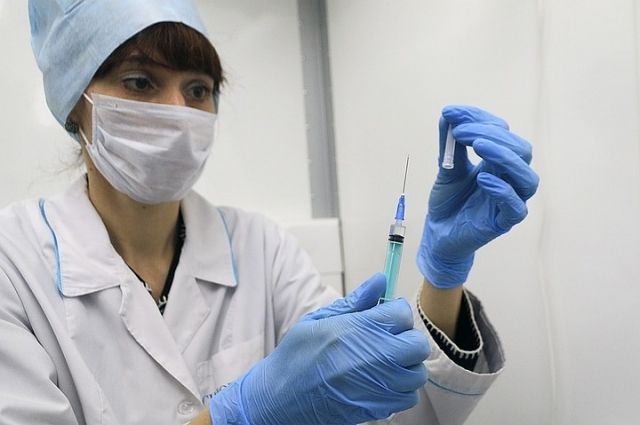 Тюменцев начнут прививать от коронавируса в сентябре