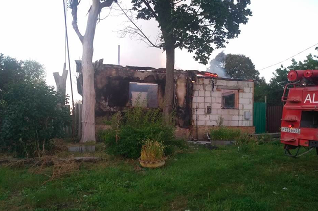 Ночью в селе в Орловской области сгорел жилой дом