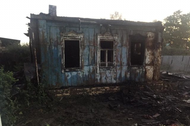 В Оренбуржье на ночном пожаре погибли мужчина и женщина из Асекеевского района.