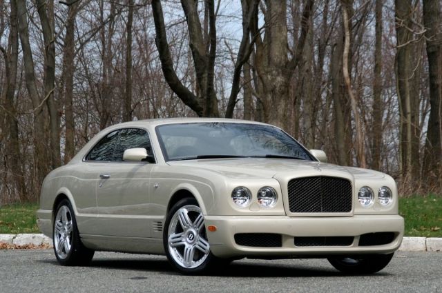 Редкий автомобиль Bentley продают в Нижнем Новгороде за 15 млн рублей
