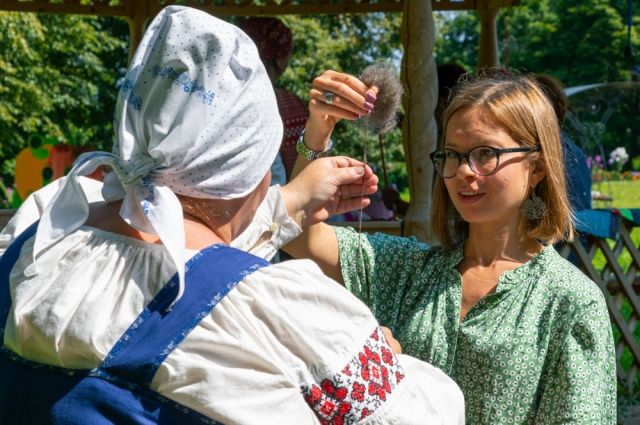 Сельским премудростям обучают гостей из города в селе Мишинское.