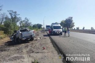 Вблизи Кривого Рога столкнулись легковушка и грузовик: два человека погибли