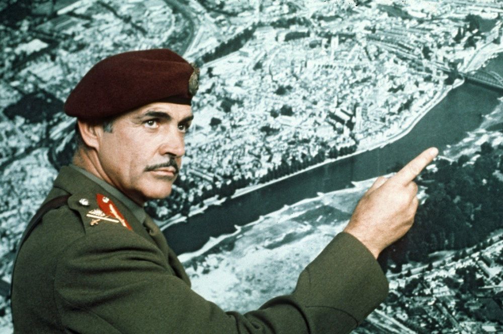 «Мост слишком далеко» (1977) — генерал-майор Рой Уркварт.