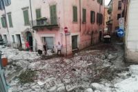 В Италии прошел ураган с градом, затопило города.